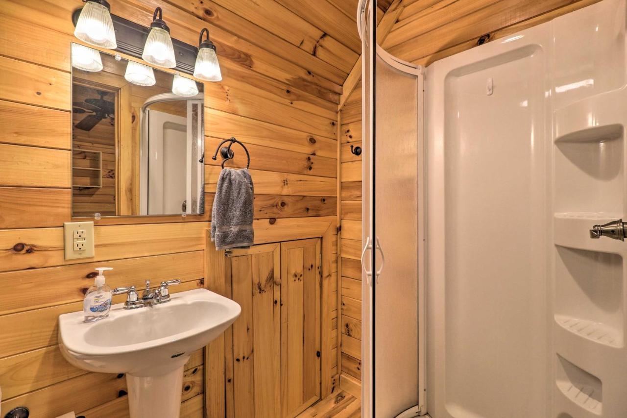 Cozy Boone Cabin With Deck Close To Downtown! 外观 照片